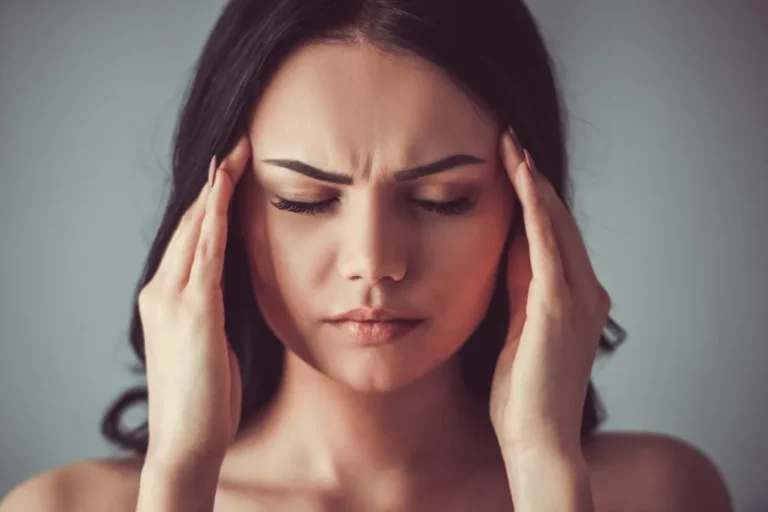 Scopri di più sull'articolo CBD ed emicrania: che cosa mostra la ricerca e che cosa ha prove